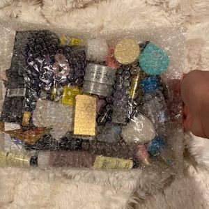 40 piece deluxe skincare, fragrance and makeup sample lot